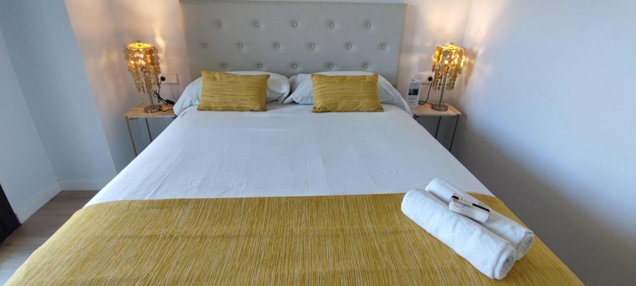 Teatinos Suite Málaga Exteriör bild